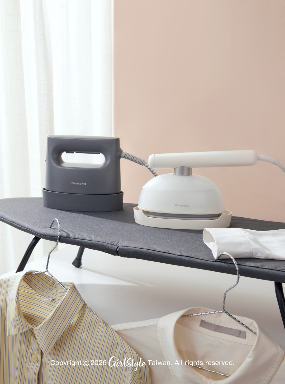 Panasonic 2in1 蒸氣電熨斗 NI-FS780（左）｜2in1 蒸氣電熨斗 NI-GHK045（右）
