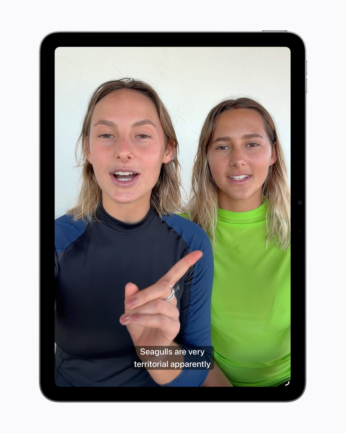 影片沒字幕免驚！Apple 推出「全生態系影片字幕生成」功能