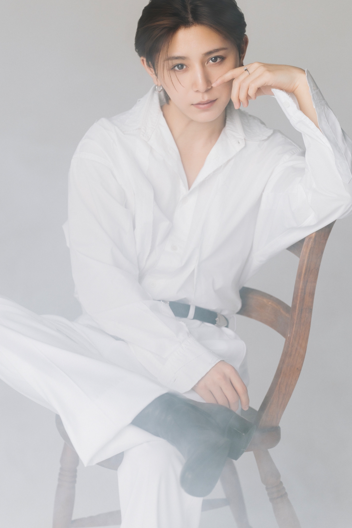 長年以「Hey! Say! JUMP」核心成員活躍於日本演藝圈的山田涼介，影視歌三棲發展，連直播電競也都十分在行。近年他逐步深化個人音樂活動，以「Ryosuke Yamada」名義推出的作品屢屢締造亮眼成績。