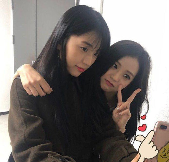 Jisoo和姊姊合照