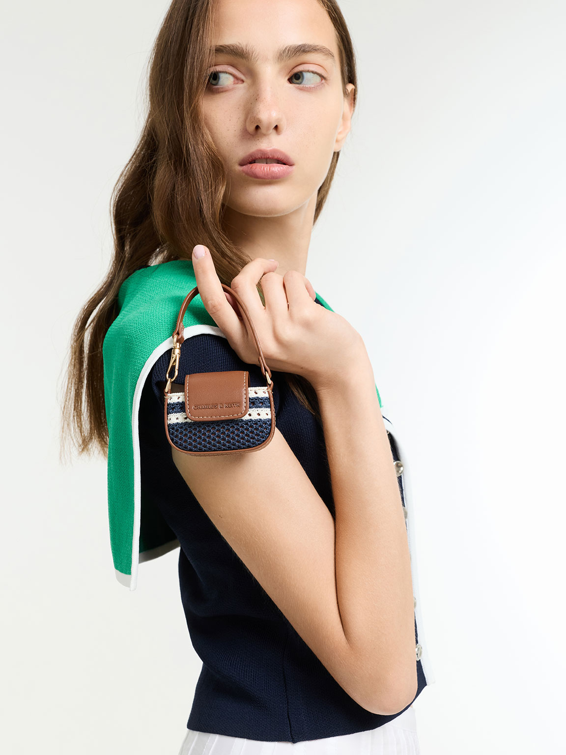 CHARLES & KEITH Ida 條紋耳機包，NT$890