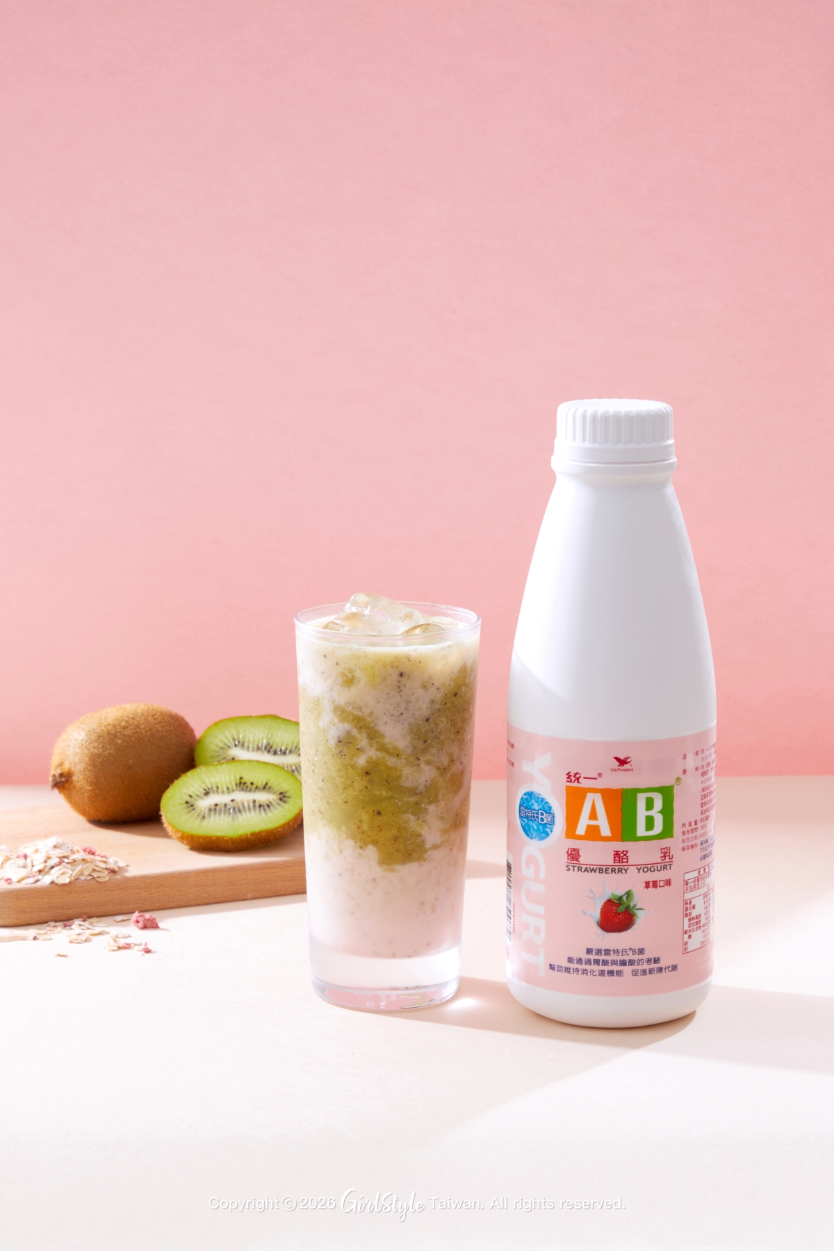 AB 草莓優酪乳加入新鮮奇異果