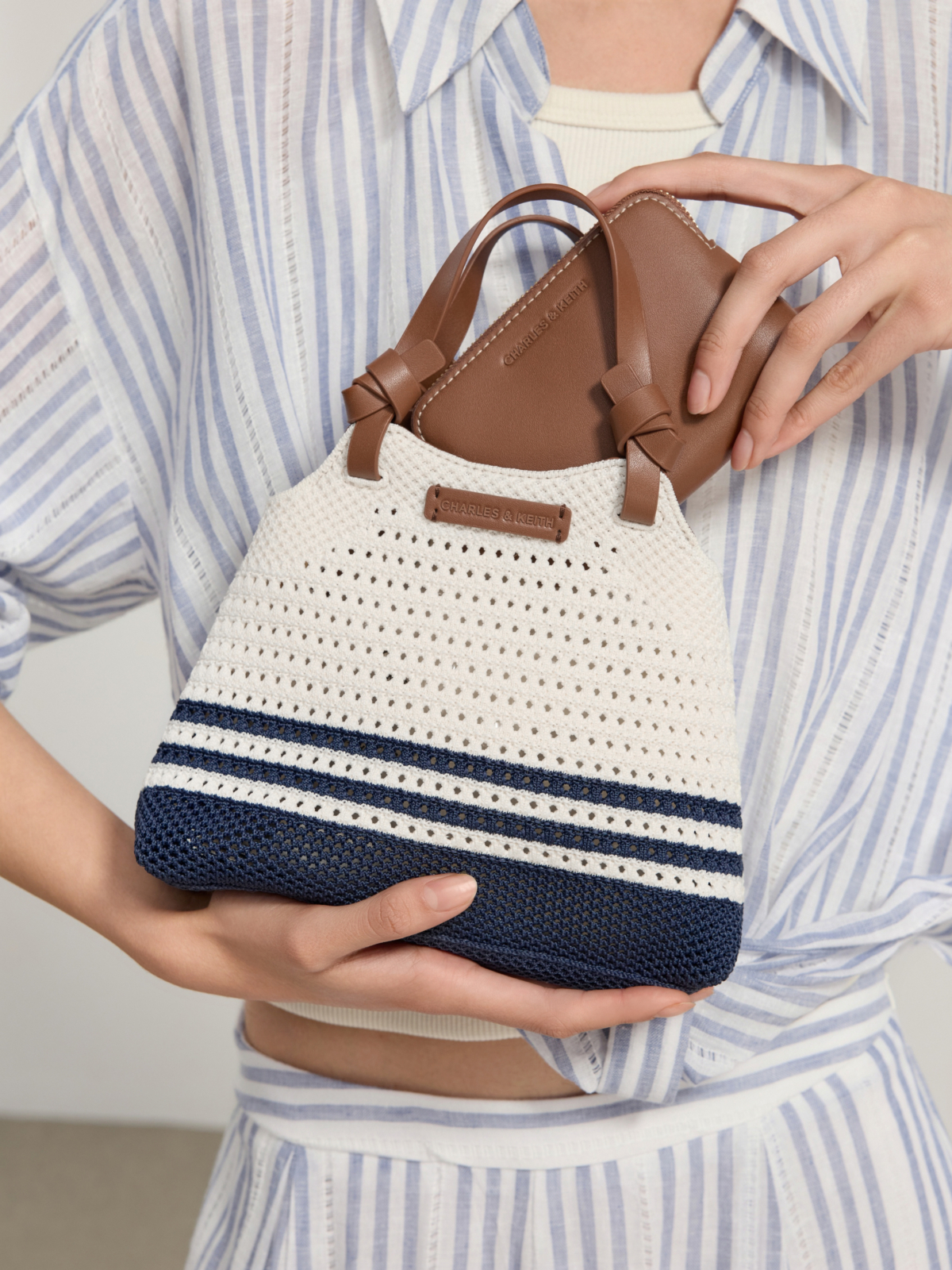 CHARLES & KEITH Ida 條紋編織托特包，NT$2,390