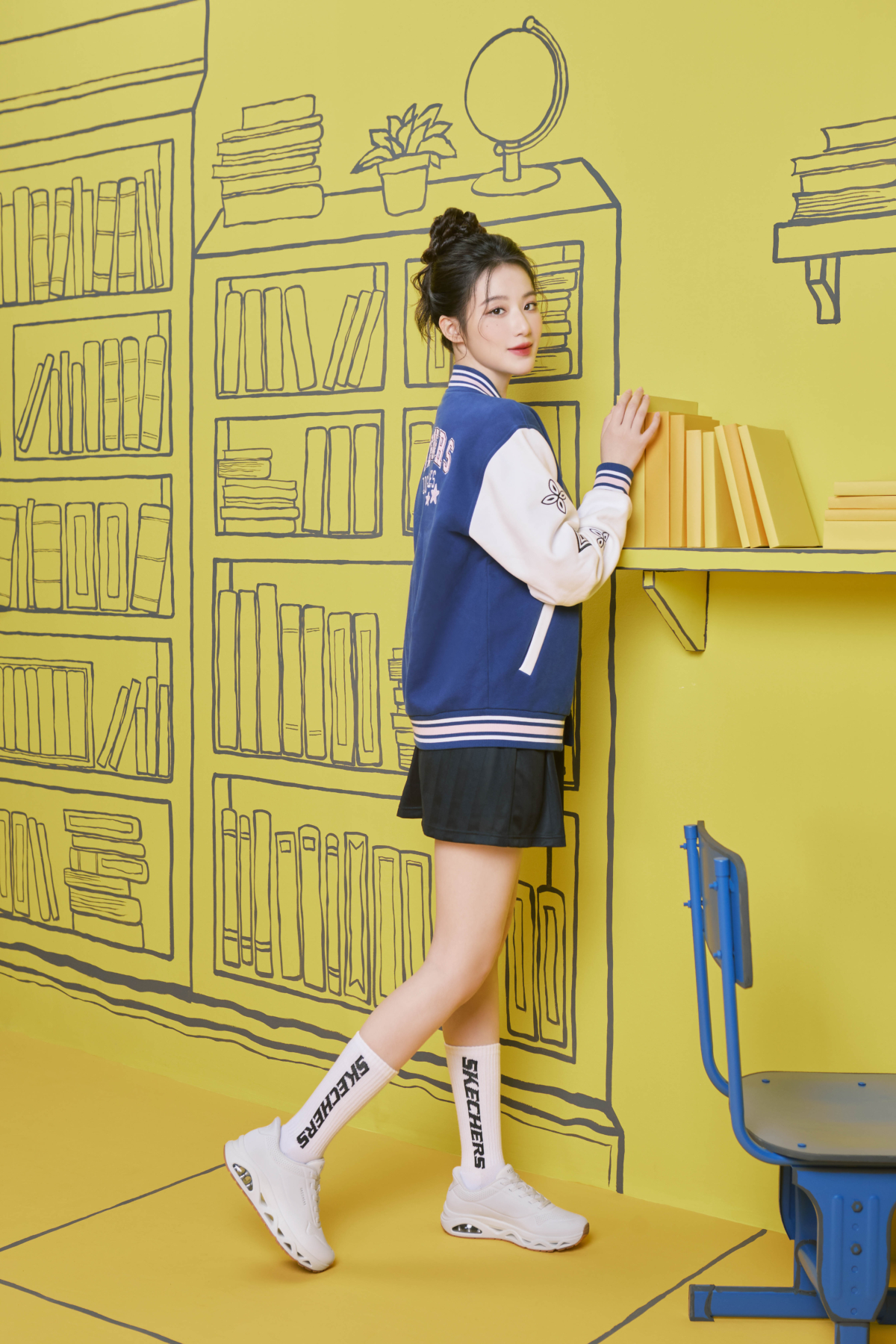 SKECHERS 透過「Goodbye School, Hello World」主題，讓鞋履不只是造型搭配，而是一種迎接未來的舒適儀式感