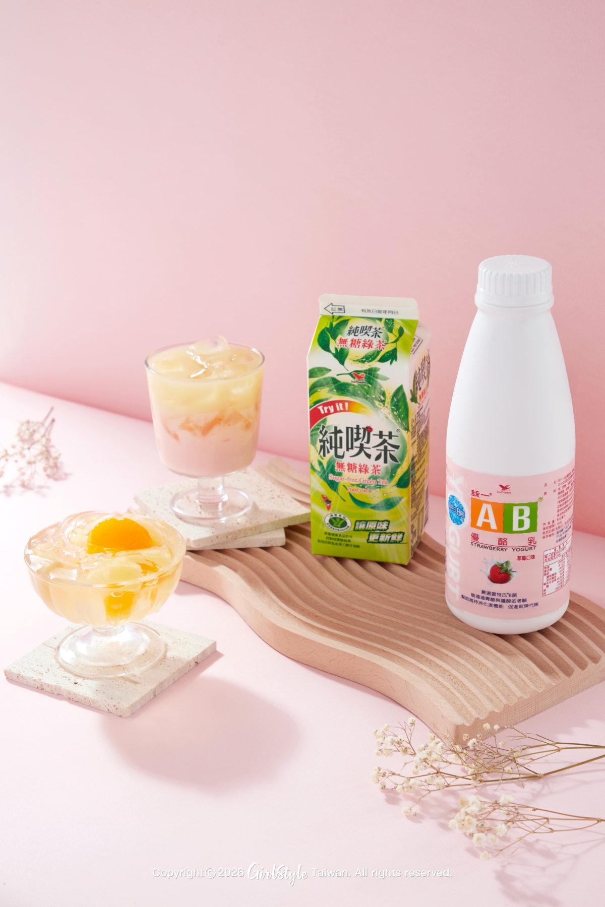 AB 草莓優酪乳加入「純喫茶無糖綠茶」
