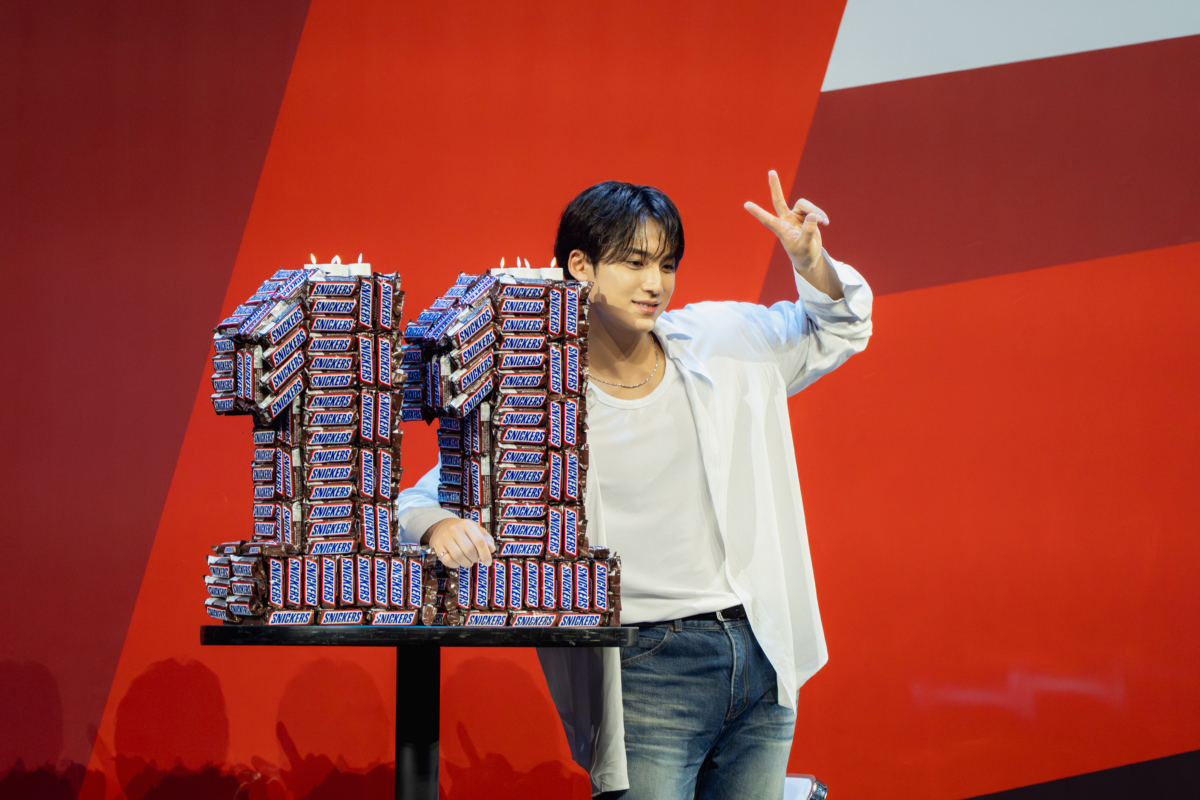 SNICKERS®特別準備「11」蠟燭造型士力架，與現場粉絲共同慶賀MINGYU所屬團體SEVENTEEN出道11周年紀念