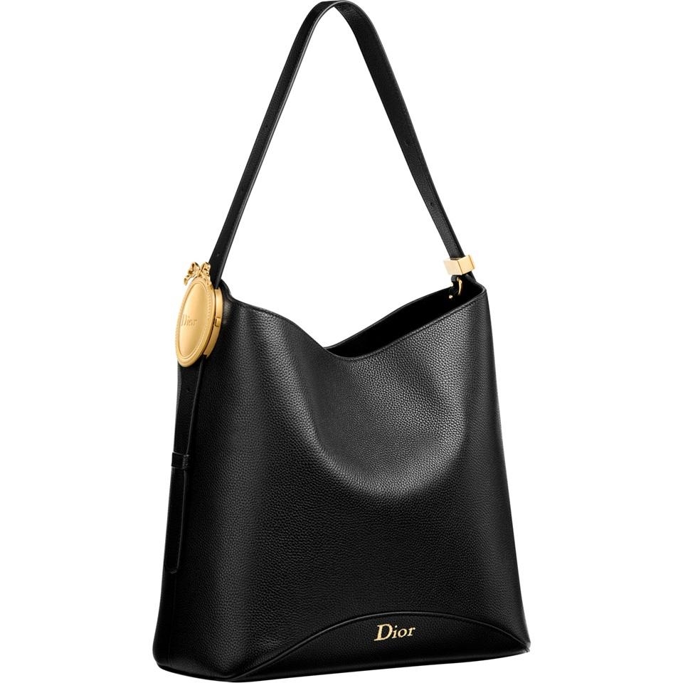 Dior Medallion 黑色粒面小牛皮中型水桶包，NT$145,000