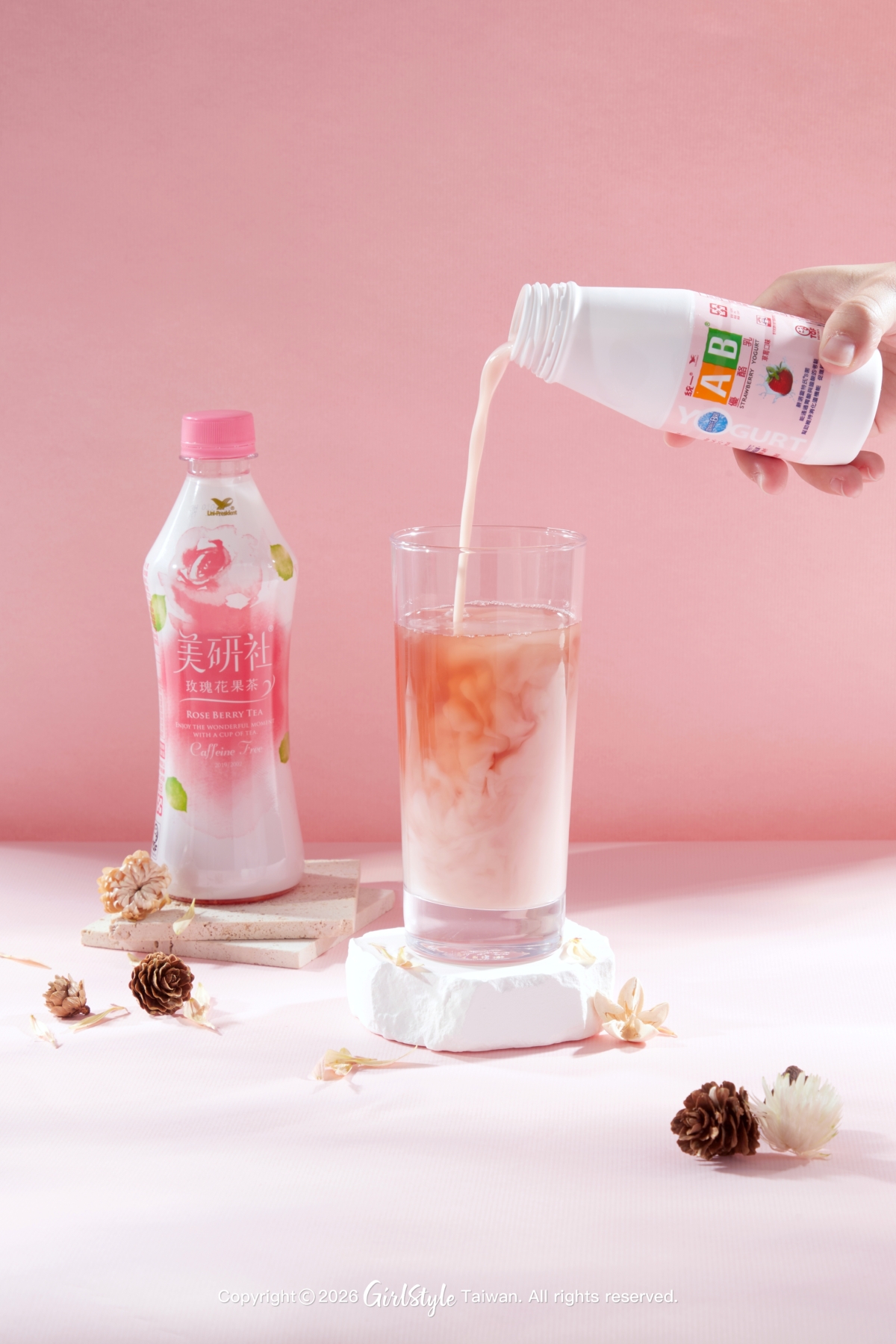 AB 草莓優酪乳搭配「美研社玫瑰花果茶」