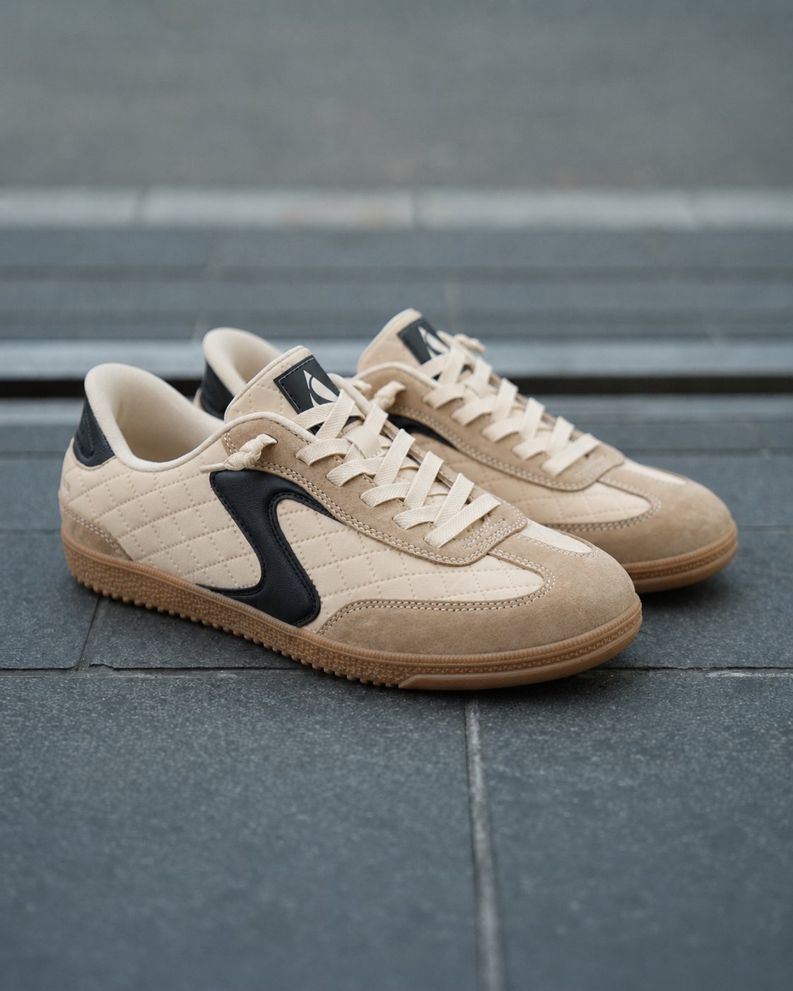 SKECHERS HOTSHOT COZY FIT_舒華同款_建議售價 $2,990 (燕麥卡其色)