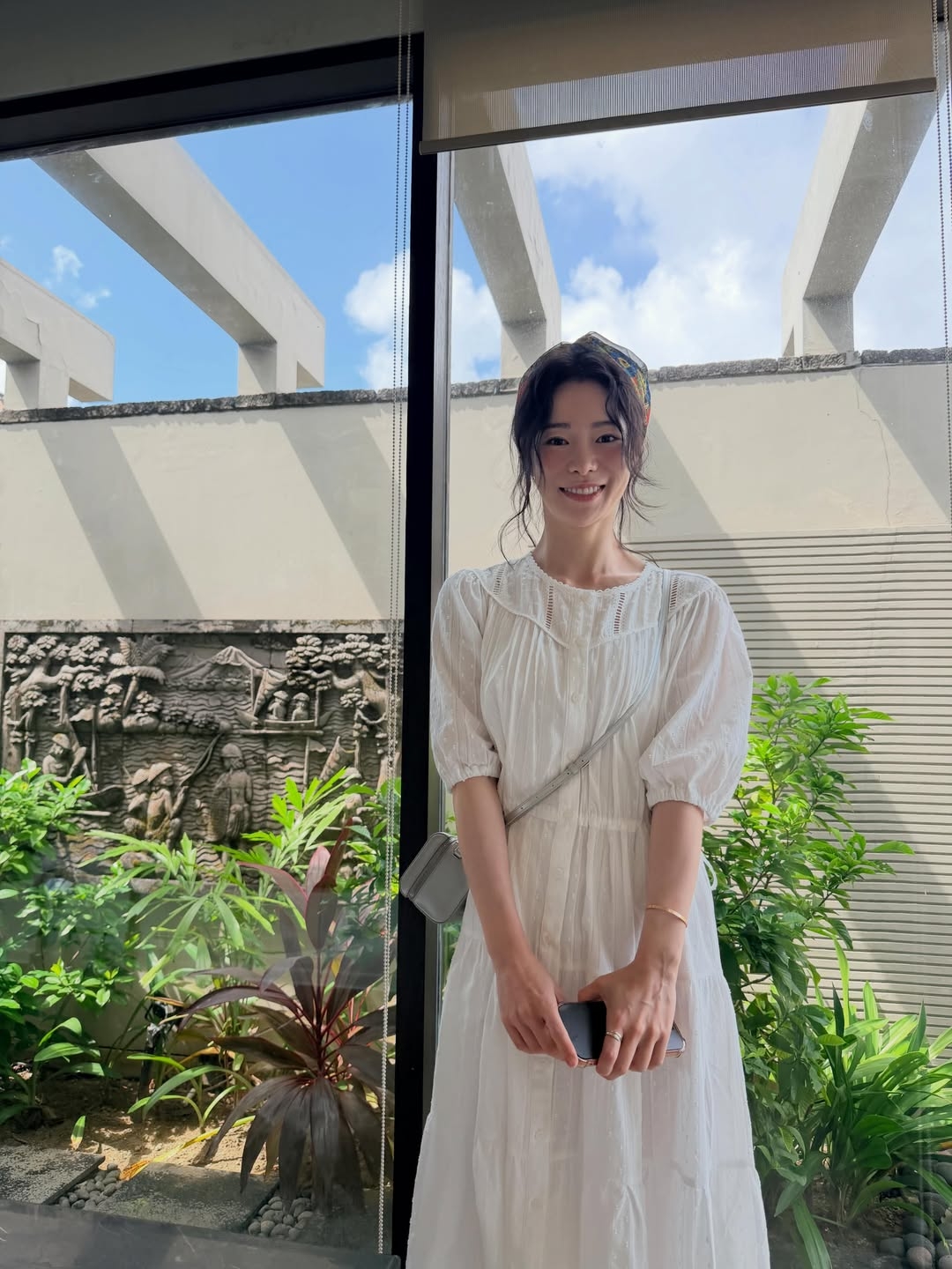 「白色澎袖長洋裝」溫柔韓劇女主角氛圍