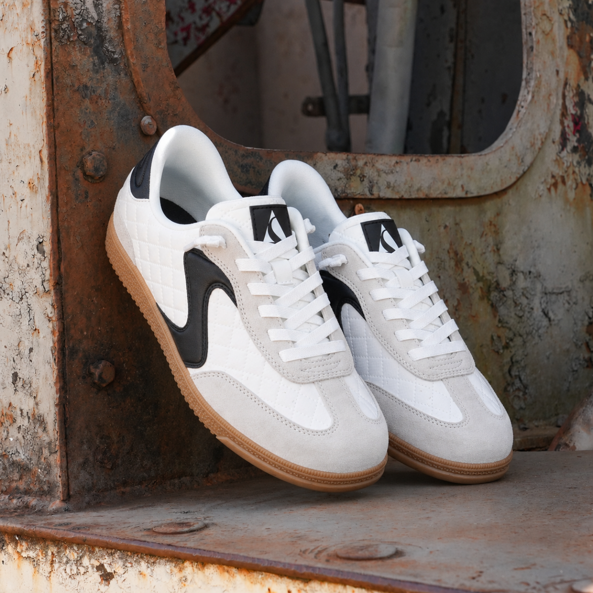 SKECHERS HOTSHOT COZY FIT_建議售價 $2,990 (奶油白)
