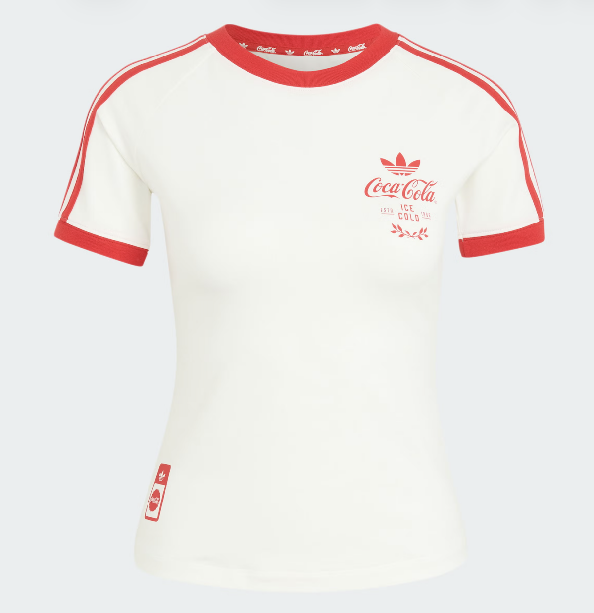 權恩妃同款上衣：adidas Originals Coca-Cola 2026 FIFA 世界盃聯名系列短上衣，NT$1,690