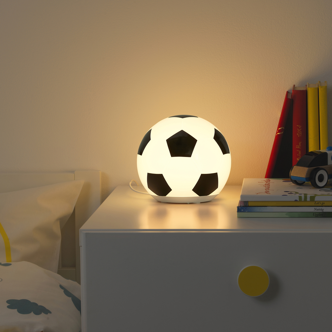 IKEA ÄNGARNA Led桌燈ÄNGARNA 足球LED桌燈，NT$649