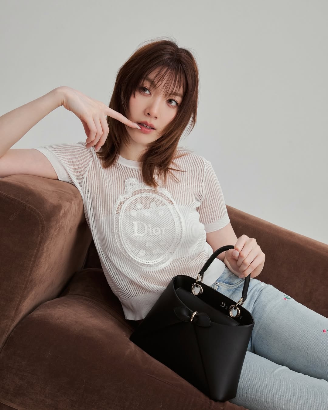 Orm 搭配 Dior Cigale 黑色小牛皮中型提包