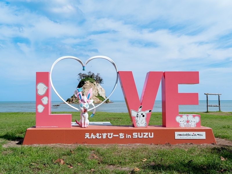珠洲市設置的「仙子伊布 with LOVE」限定紀念雕像