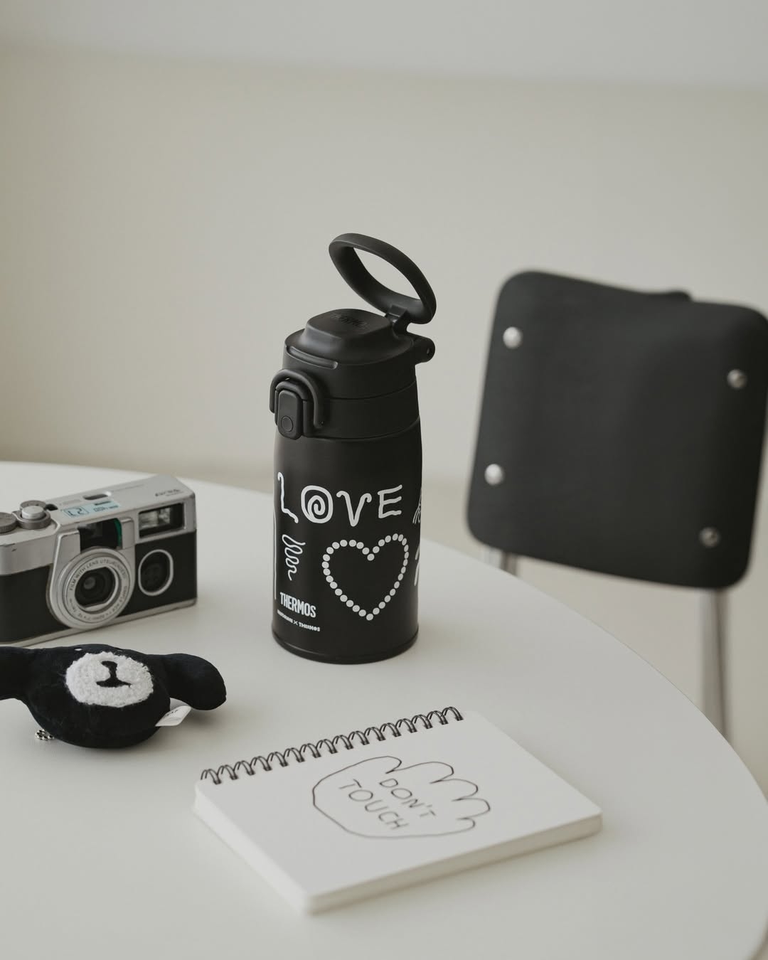 THERMOS x INAPSQUARE 黑白童趣塗鴉彈扣真空保溫瓶