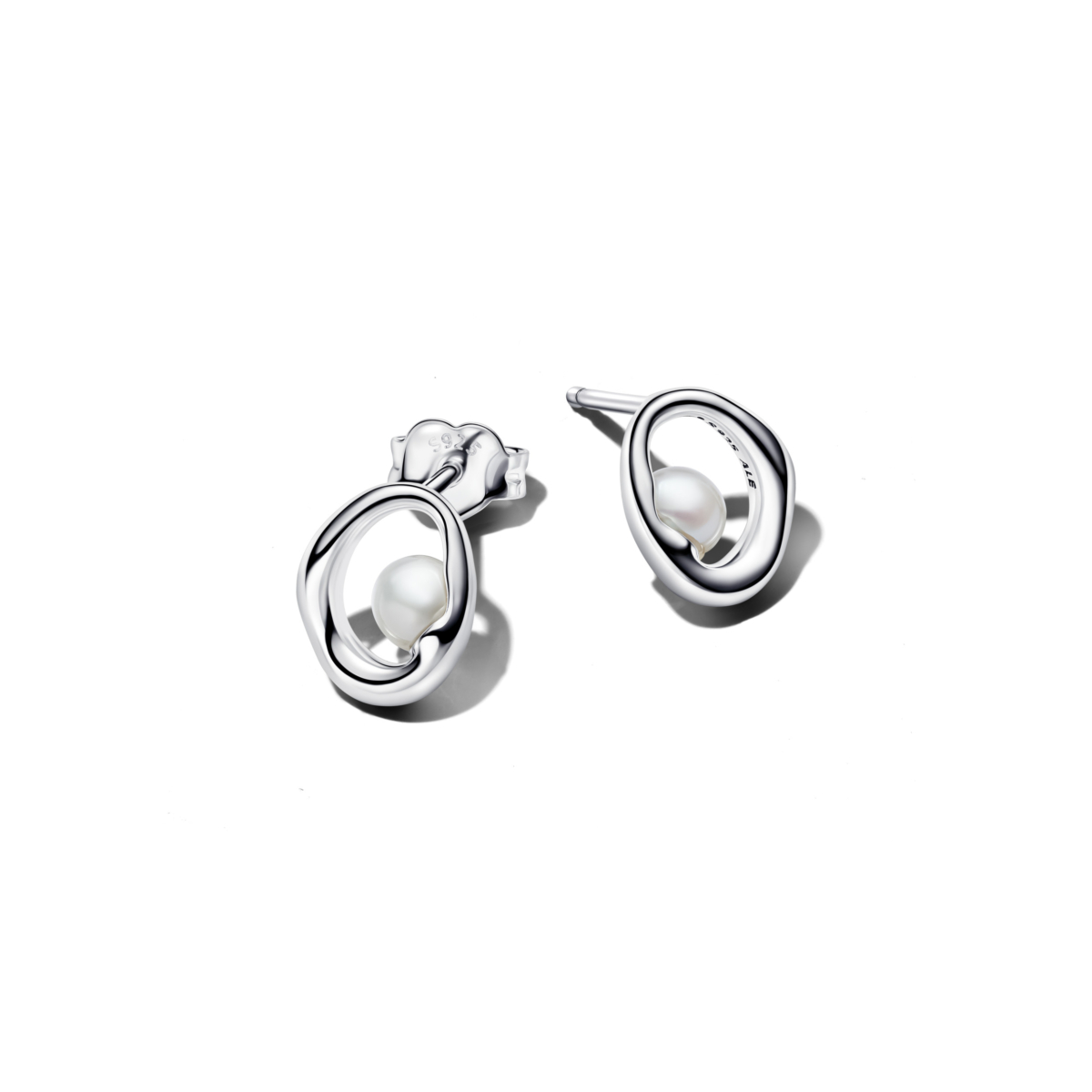 PANDORA 自然橢圓流線淡水珍珠耳環_293295C01_NT$2,480