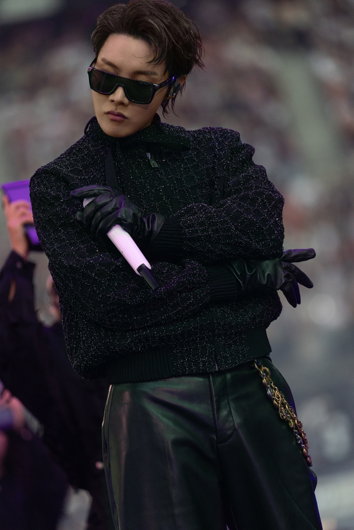J-HOPE-BTS-WORLD-TOUR-ARIRANG