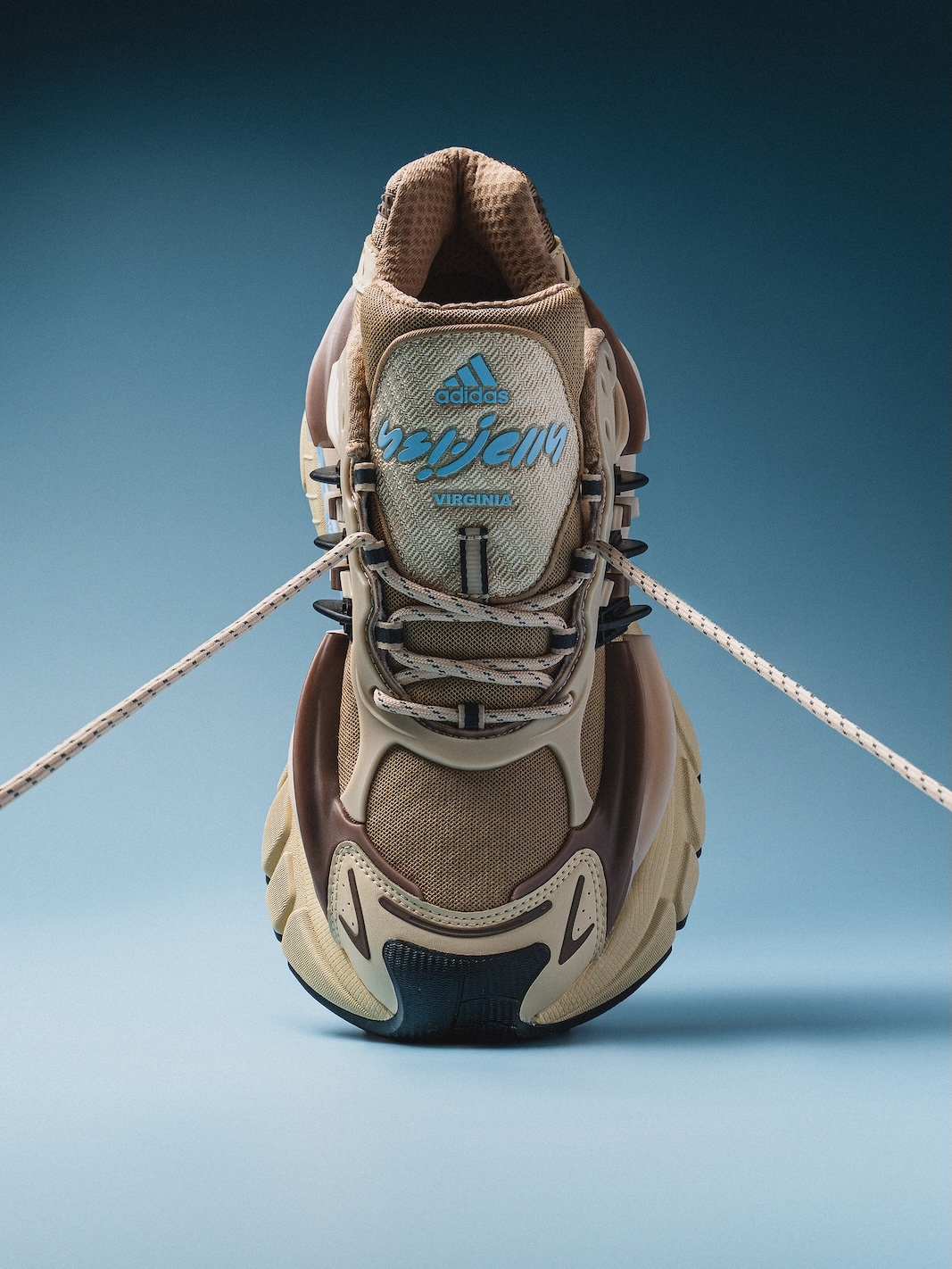 adidas Originals × Pharrell Williams VIRGINIA Adistar Jellyfish，NT$9,600