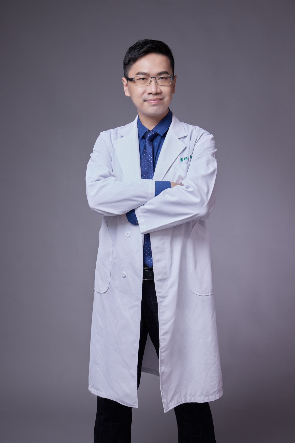 愛美膚診所 蕭皓天總院長分享，Z音波的點狀與線性模式，能客製化改善鬆弛的輪廓線與消除局部脂肪堆疊。