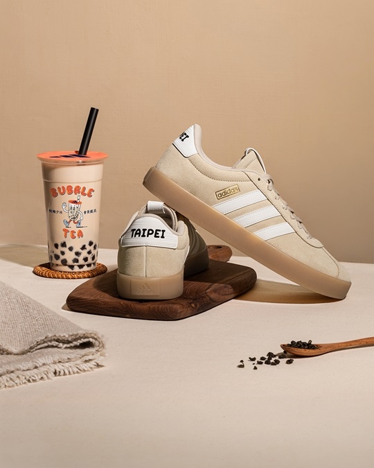 adidas TAIPEI BUBBLE TEA運動休閒鞋重現珍珠奶茶的層次色調。