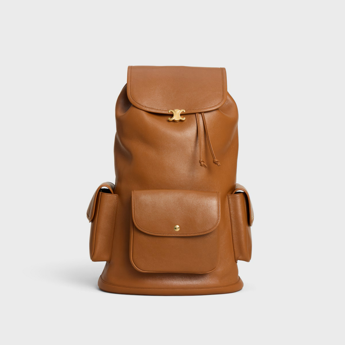 CELINE SOFT TRIOMPHEL淺棕黃色雙肩包，NT$115,000 (Celine)_金色飾面Triomphe磁扣翻蓋設計，搭配三個外側口袋