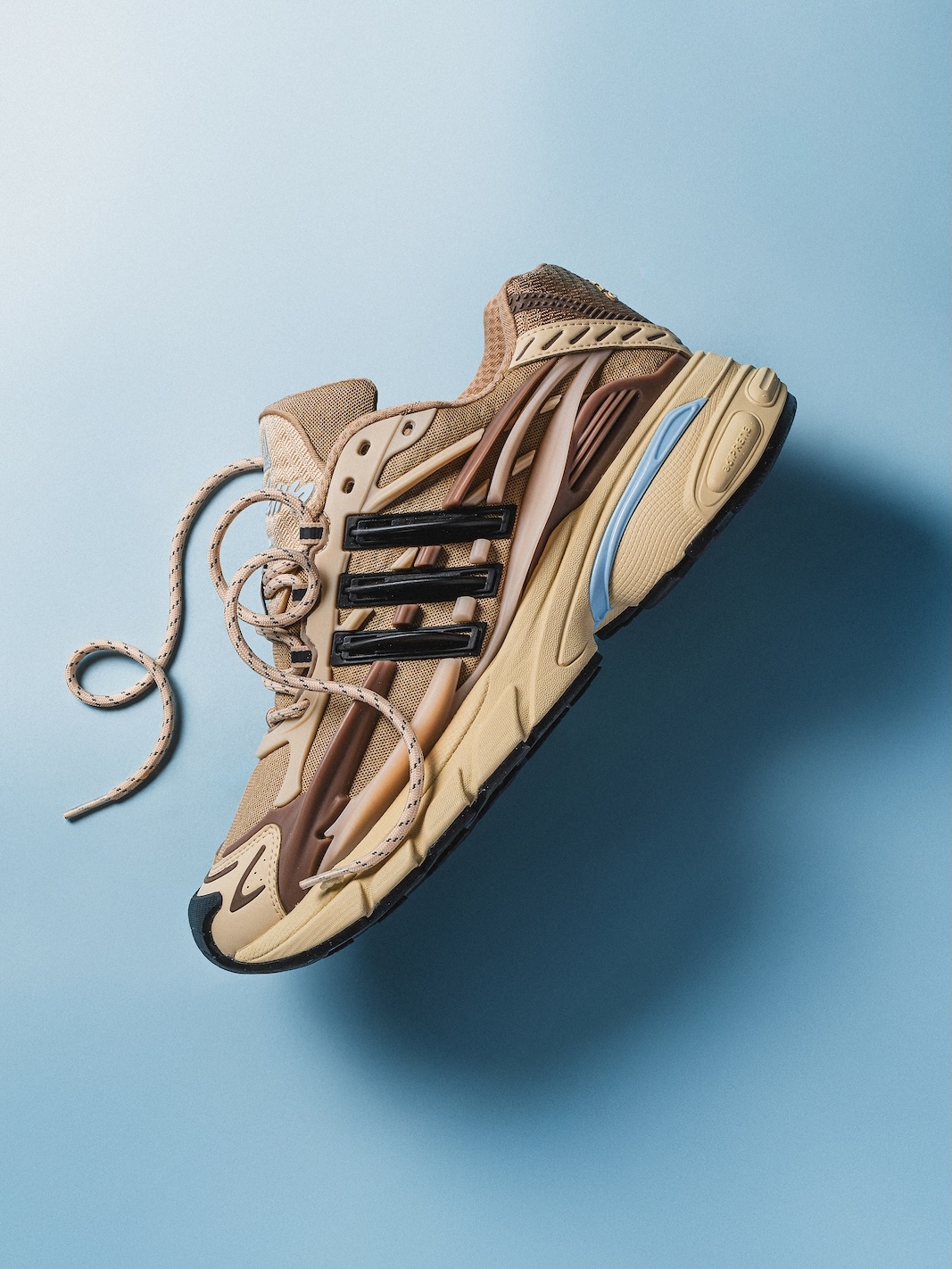 adidas Originals × Pharrell Williams VIRGINIA Adistar Jellyfish，NT$9,600