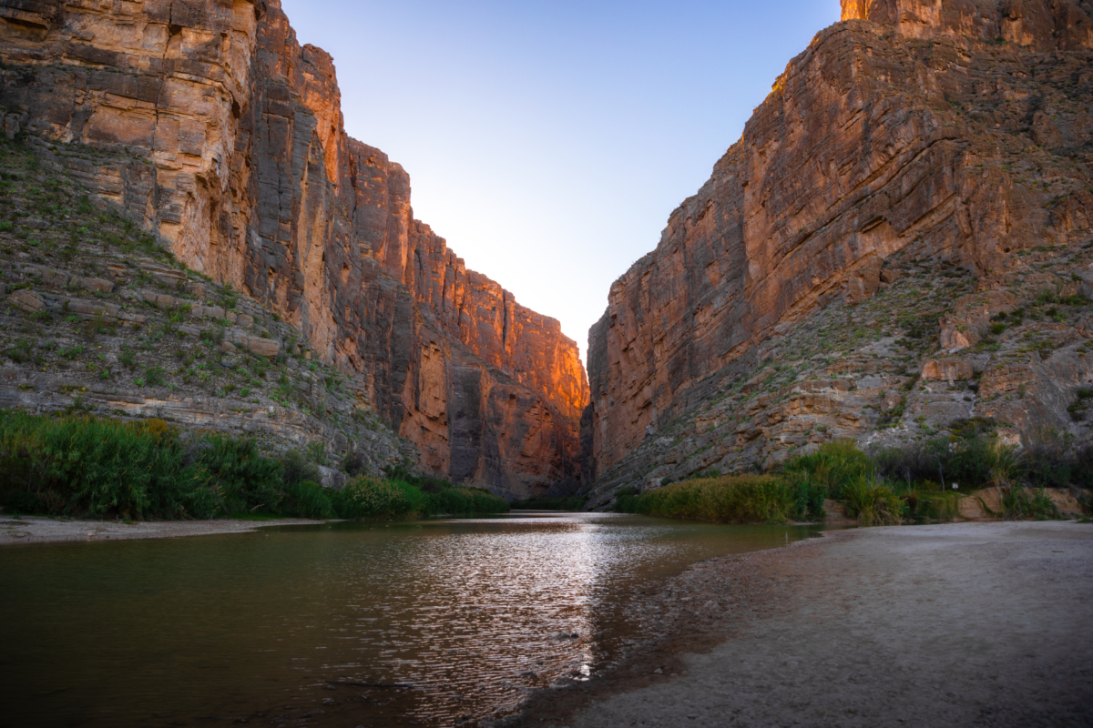 彎國家公園(Big Bend National Park)以壯麗的沙漠與峽谷景觀聞名