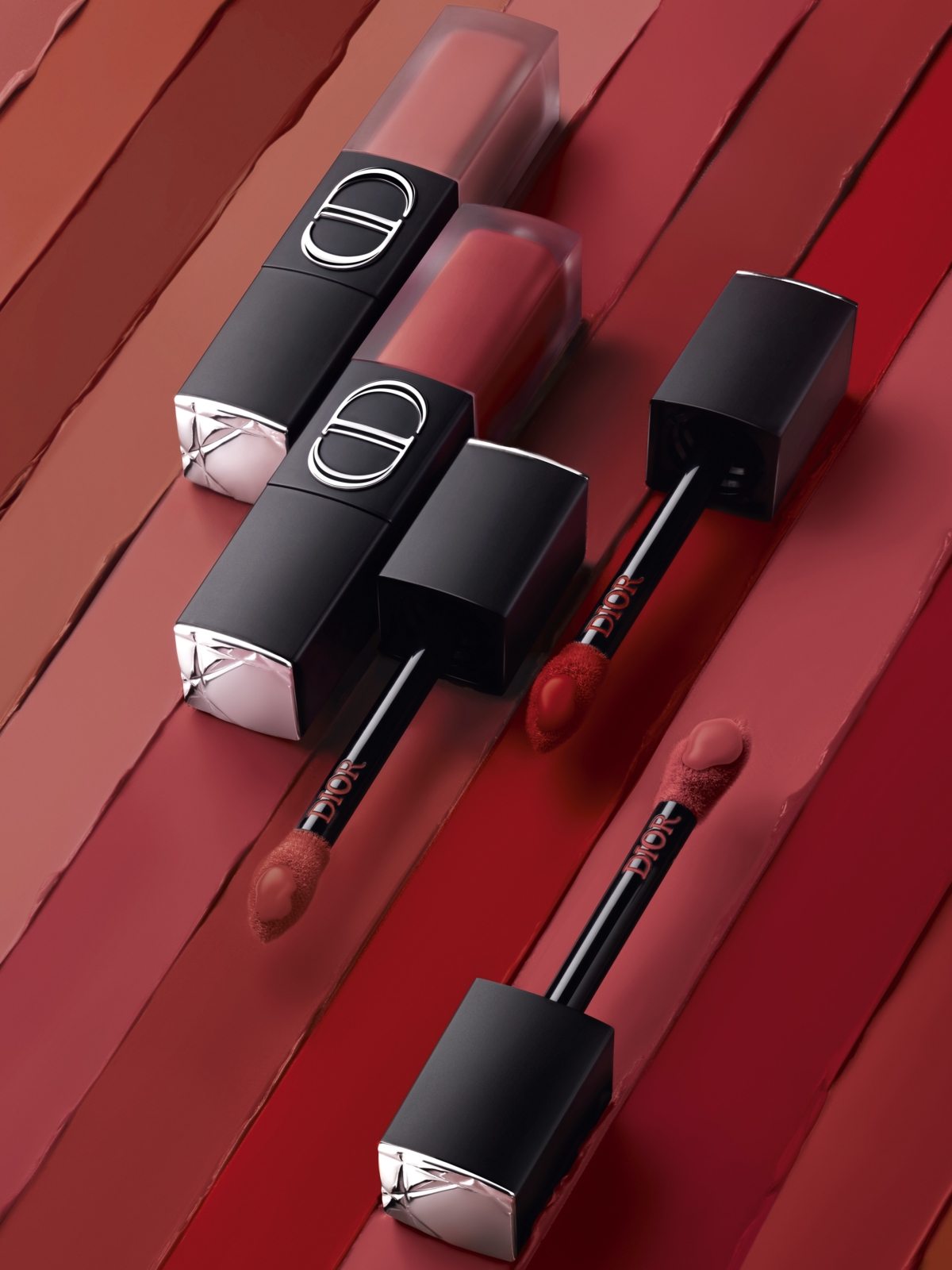 DIOR 迪奧巨星持色唇露－極霧 ，NT$1,650（全10色）