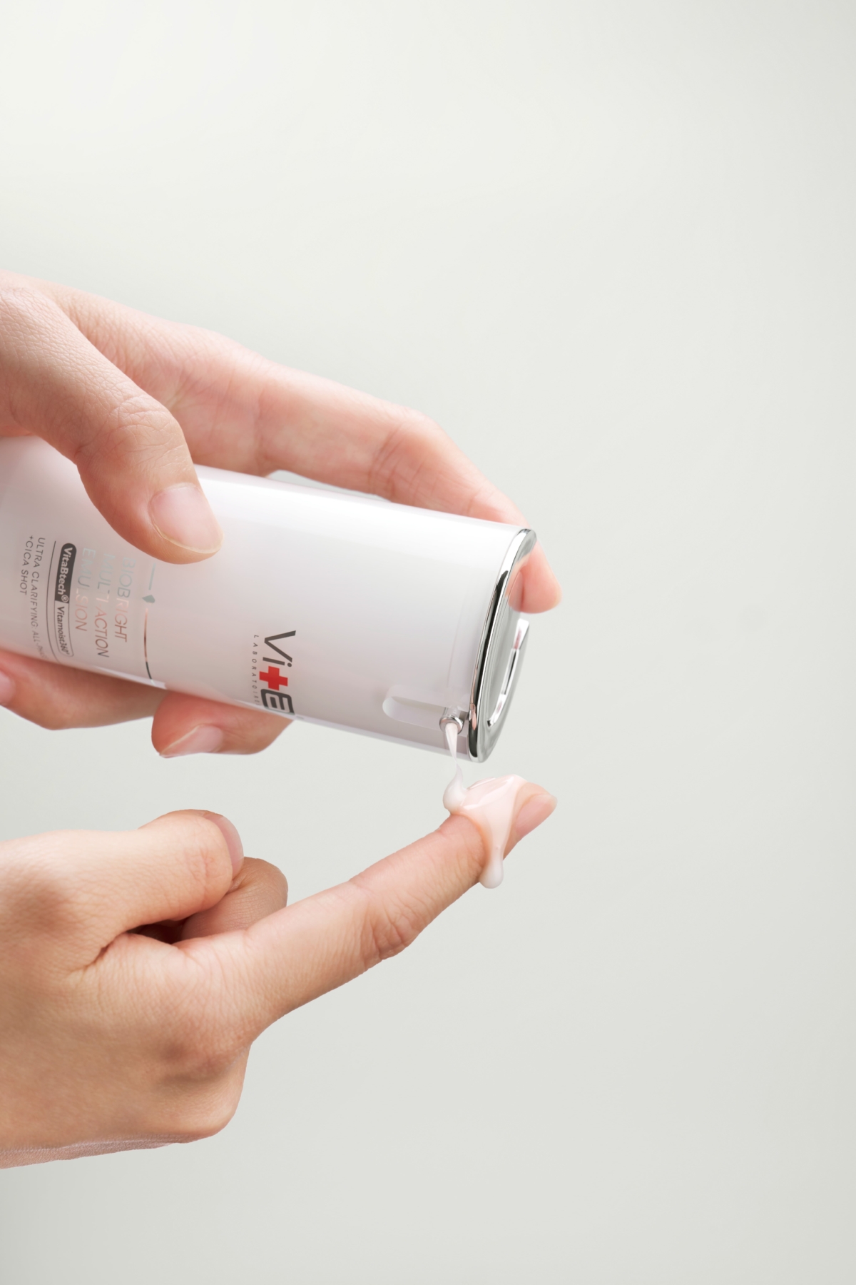 Swissvita 薇佳 淨白無瑕藻針精華乳 15ml，NT$1280