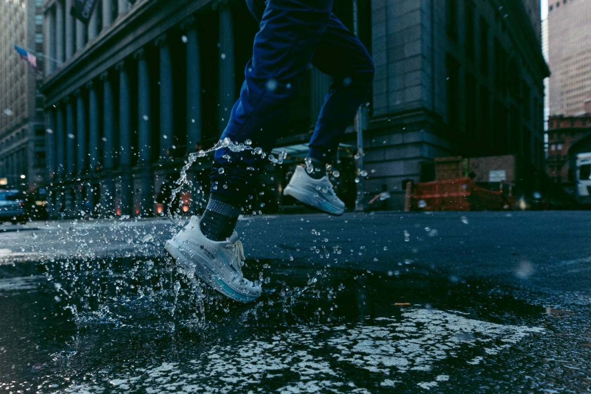 BROOKS GHOST 17 GTX 系列搭載 GORE-TEX® Invisible Fit 防水科技