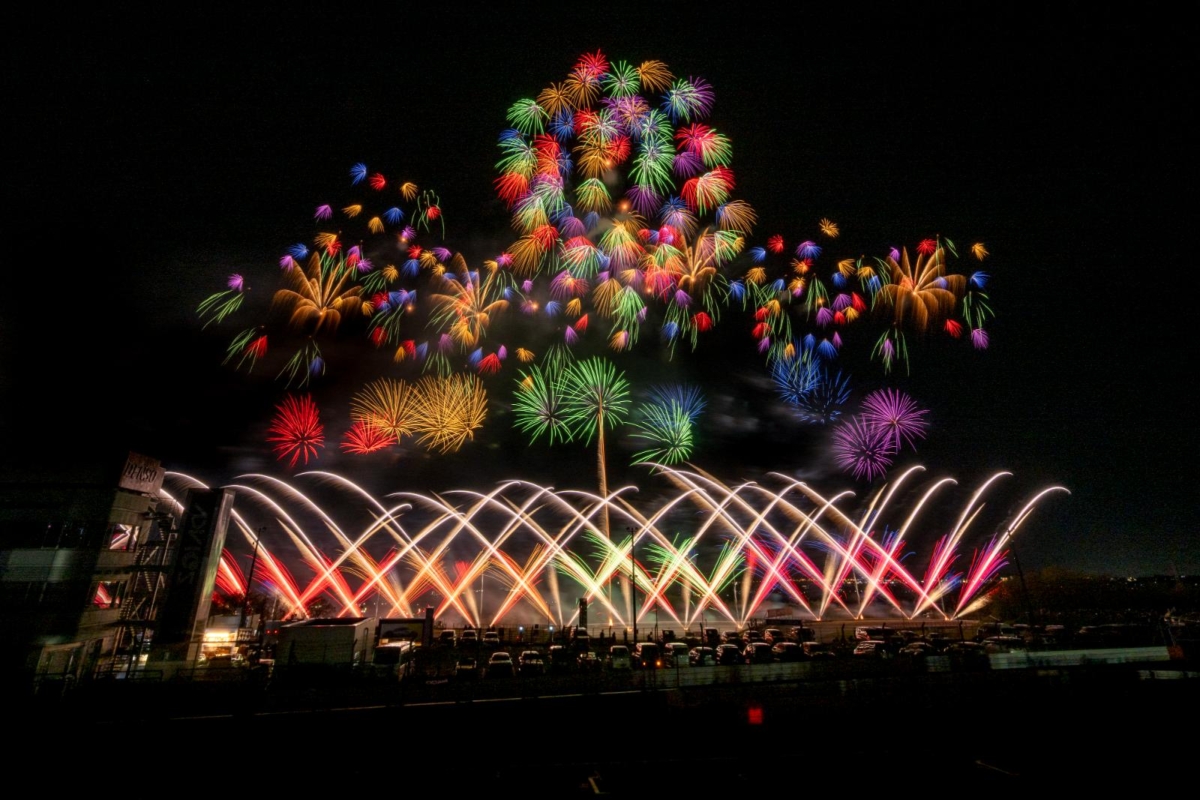 直徑 500 公尺！極致震撼「2 尺玉」高空巨型花火