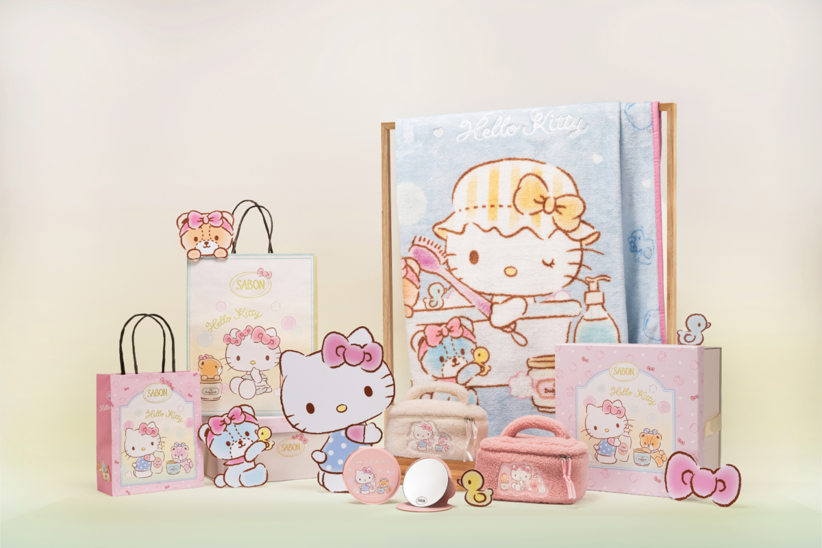 SABON×Hello Kitty首度聯名!摺疊鏡、絨毛化妝包、毛毯都想帶回家