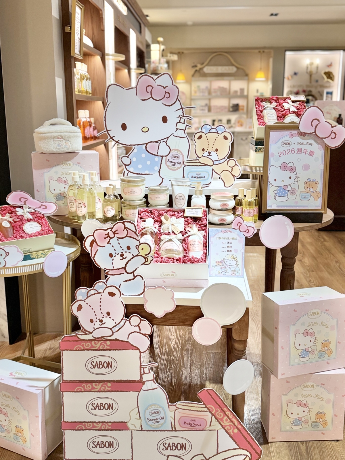 SABON x Hello Kitty 專櫃照片