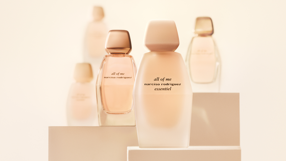 all of me 真我淡香精 延續 all of me 系列標誌性的多切面瓶身設計，以純粹簡約的美學語彙重新演繹