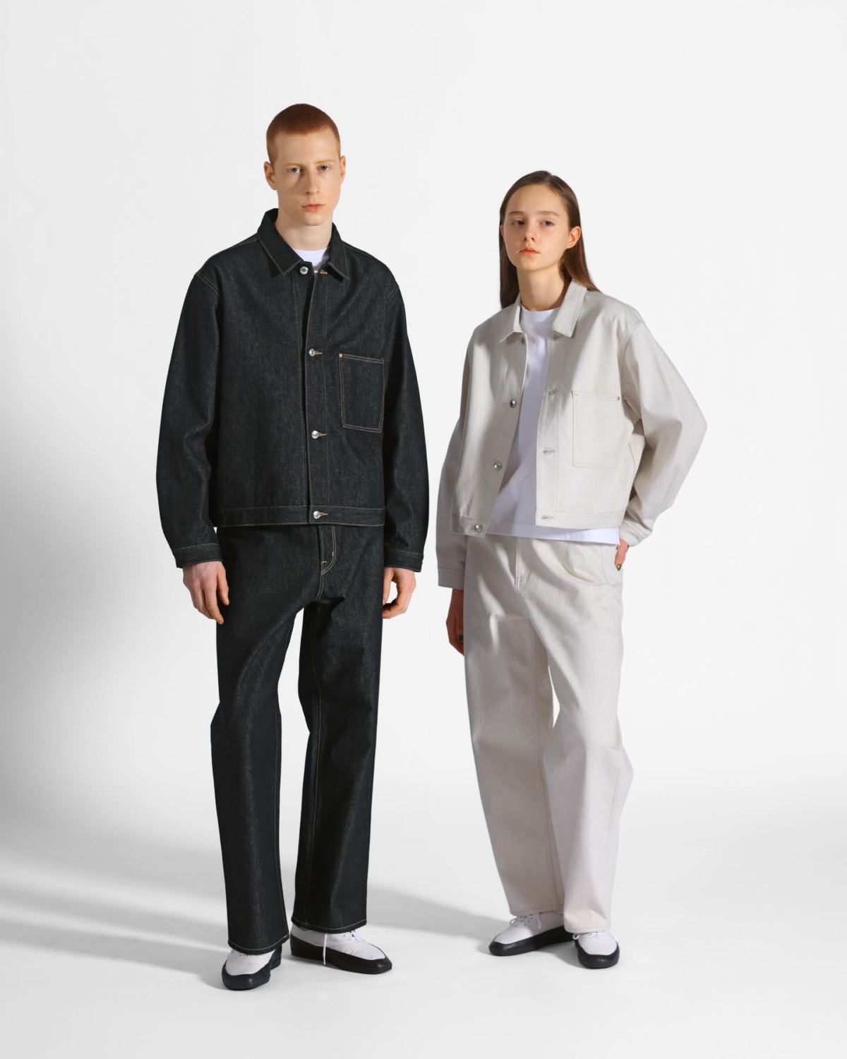 男裝_Work Jacket 001D牛仔工裝外套 NT$9,800, Union Slacks 106D牛仔直筒寬褲 NT$7,200 ; 女裝_Work Jacket 201D牛仔工裝外套 NT$10,500, Union Slacks 303D牛仔繭型褲 NT$8,000