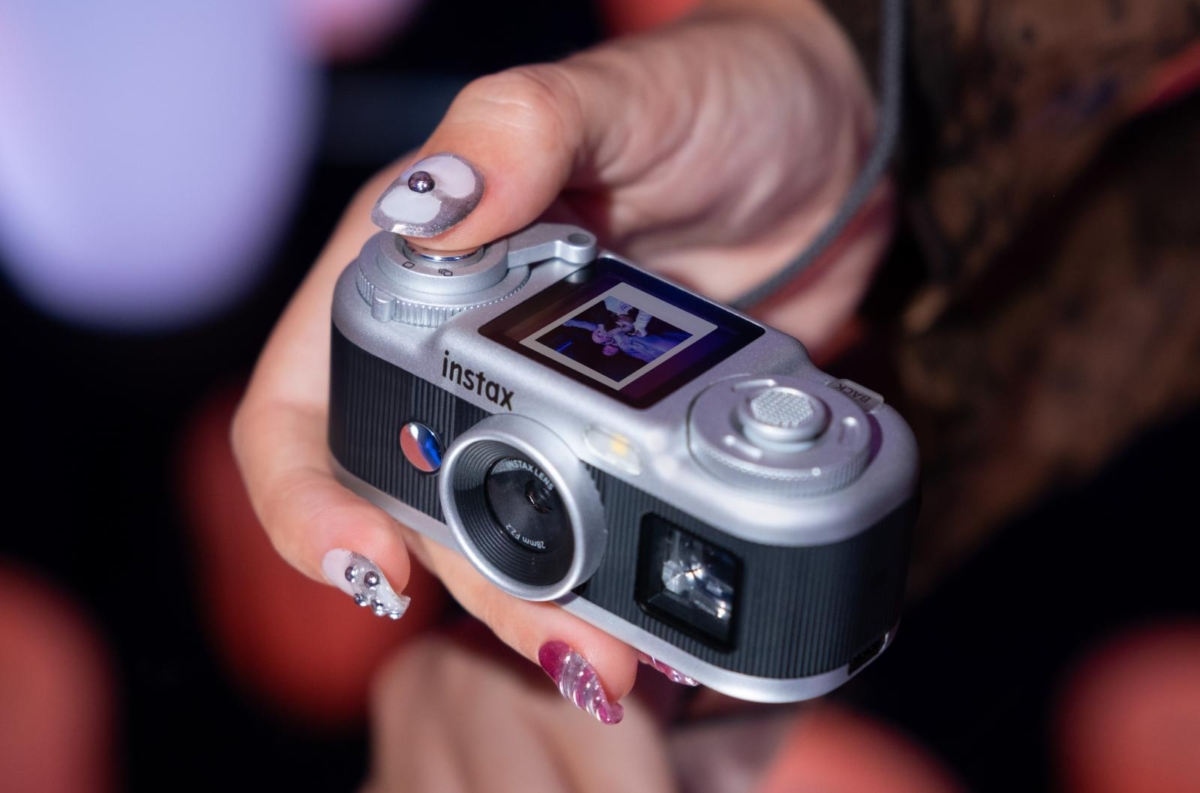 富士 FUJIFILM人氣最高的掌心相機迎來大升級，全新「instax Pal 2」熱騰騰登場啦