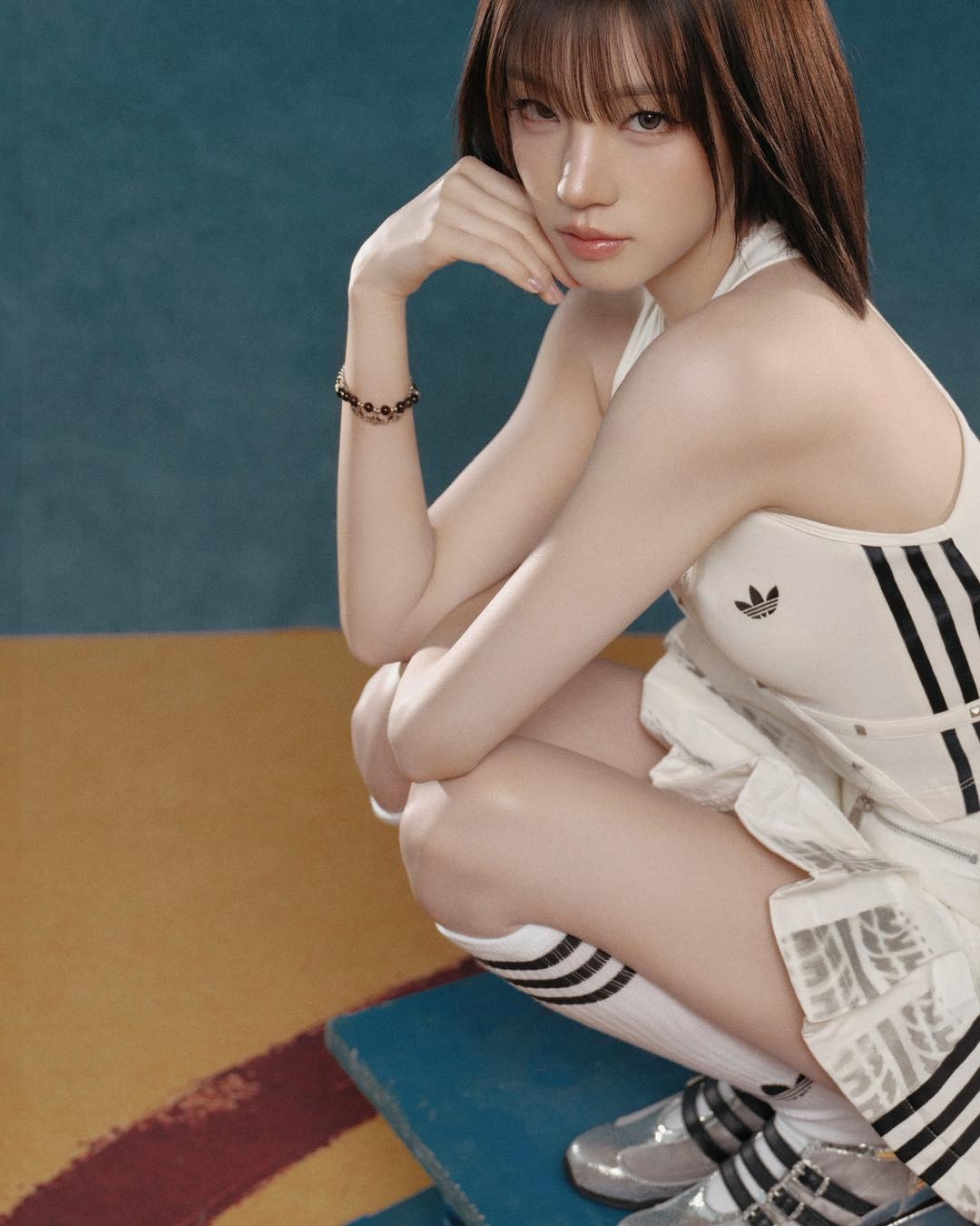 宋雨琦身穿 adidas 與 DIDU 2027春夏聯名系列