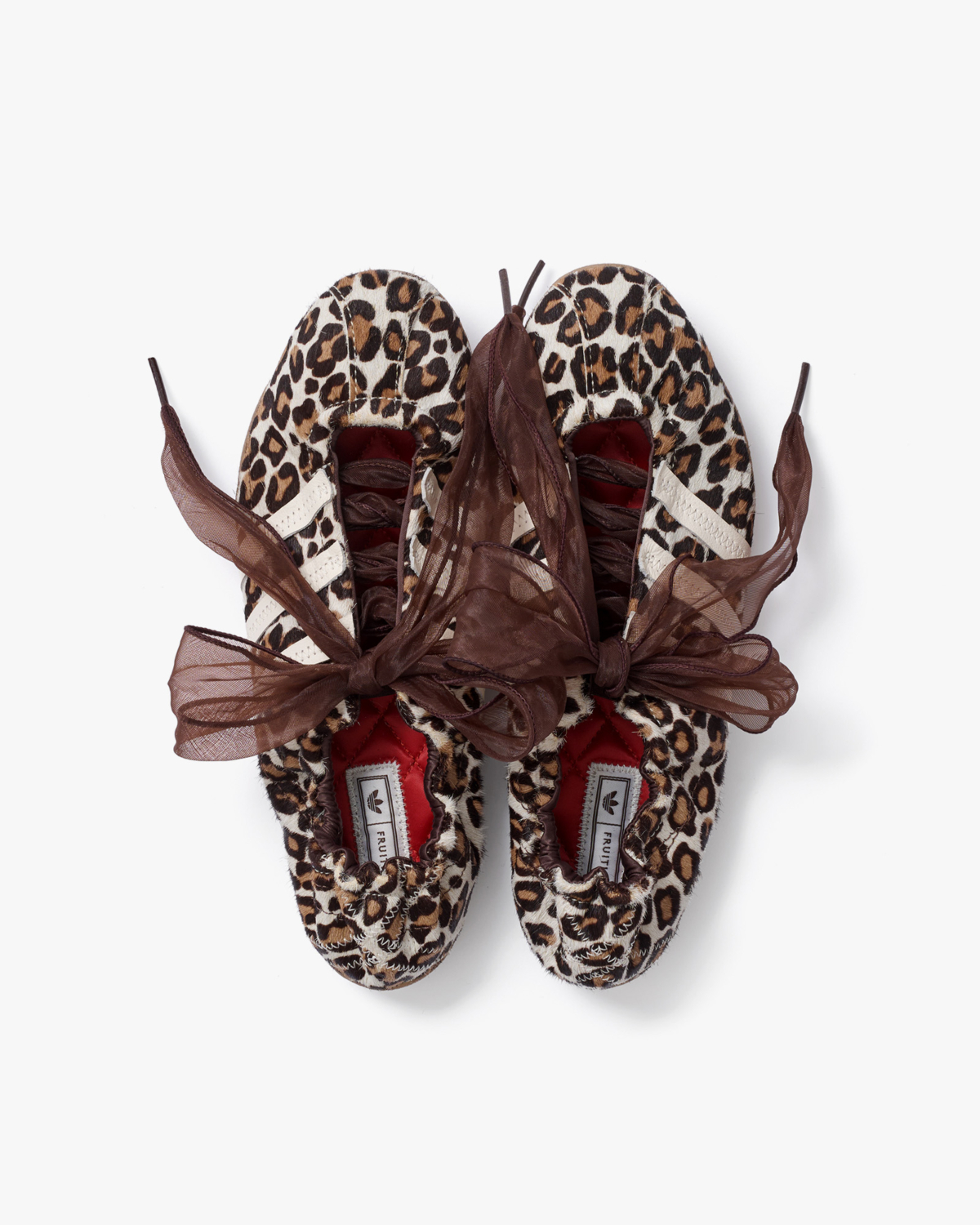  FRUITION x adidas Originals 聯名系列夢幻登場！將濃郁焦糖色澤化作芭蕾美學，踩出秋冬足尖上的極致浪漫