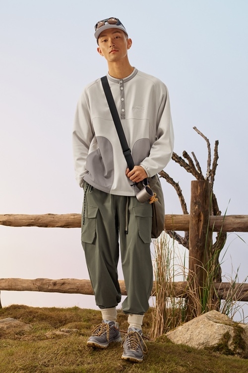 ECCO攜手日本戶外時尚品牌White Mountaineering，將機能材質與日系設計美學融入秋冬鞋服造型 